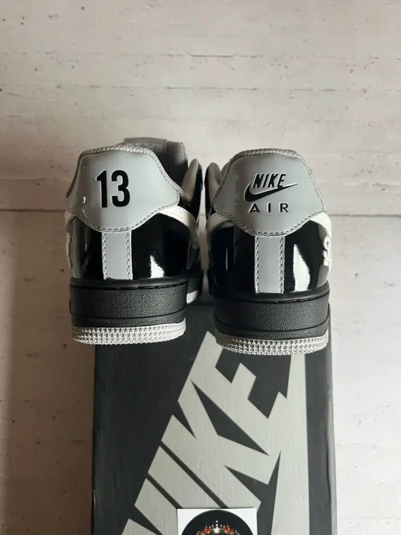 Zapatillas Nike Air Force 1 negras y grises - 5