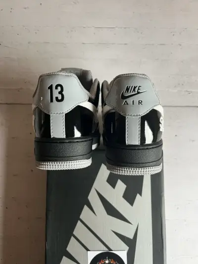 Zapatillas Nike Air Force 1 negras y grises - miniatura 5