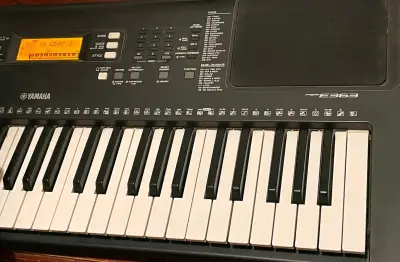 Teclado Yamaha PSR-E363 con funciones avanzadas - miniatura 1