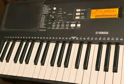 Teclado Yamaha PSR-E363 con funciones avanzadas - miniatura 2