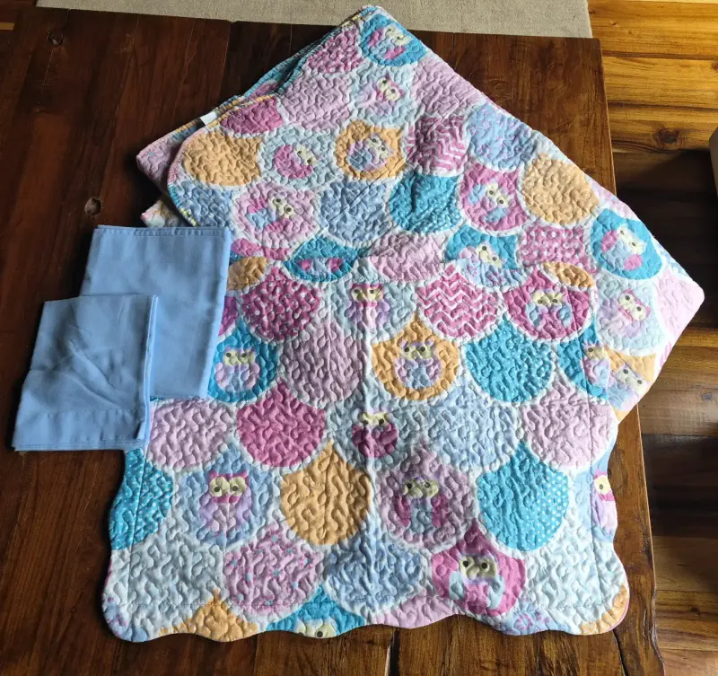 Quilt niña + juego de sabanas