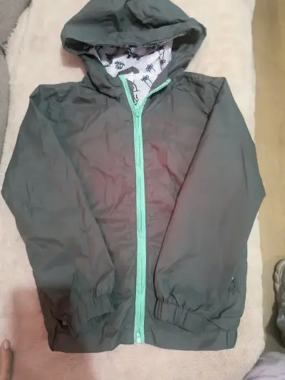 Chaqueta delgada para niño con capucha - miniatura 1