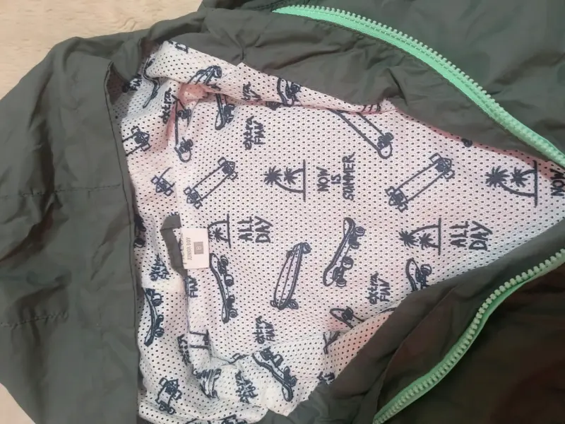 Chaqueta delgada para niño con capucha - 2