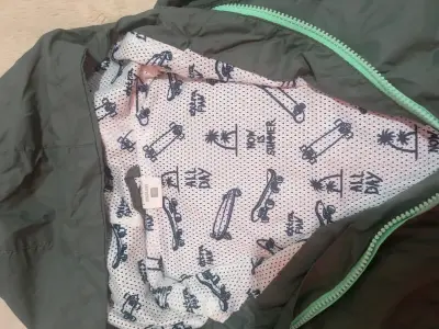 Chaqueta delgada para niño con capucha - miniatura 2