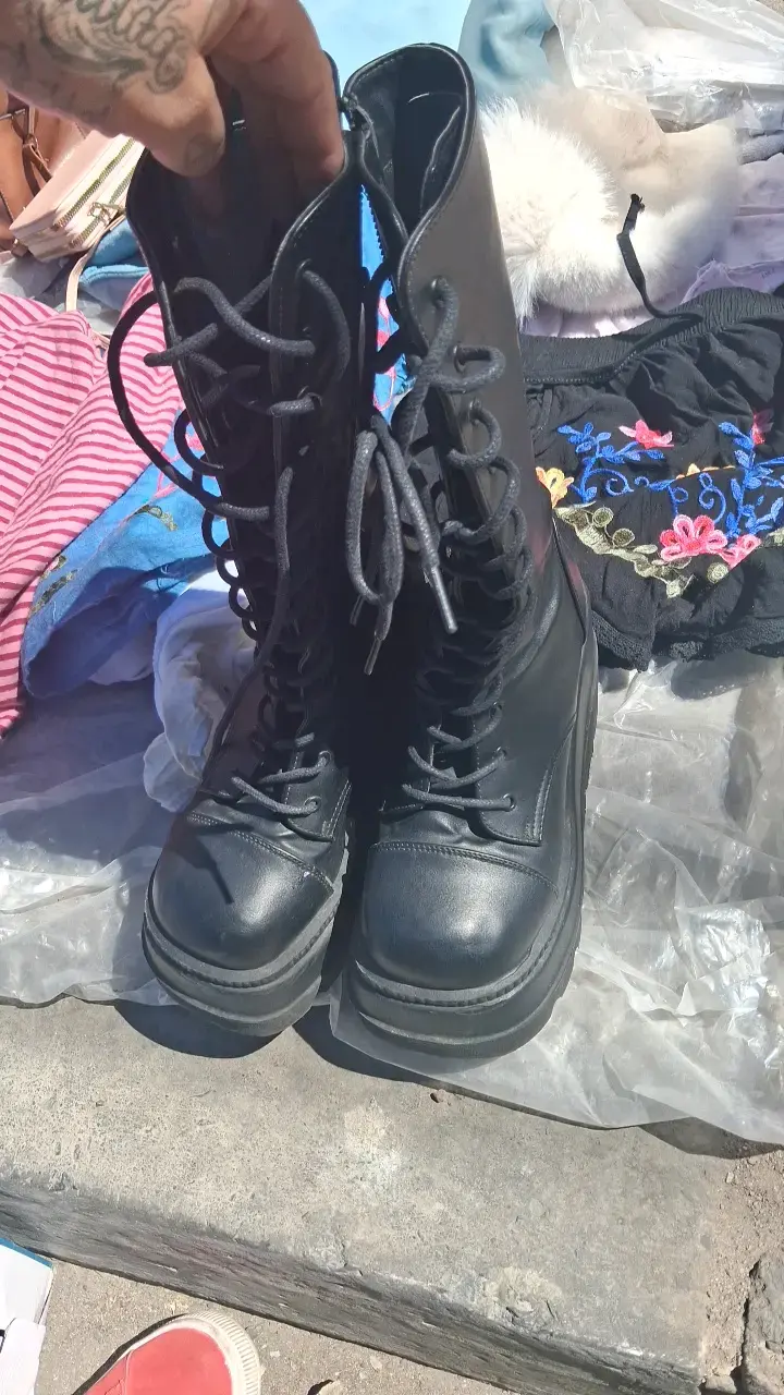 Botas negras de cuero con cordones - 2