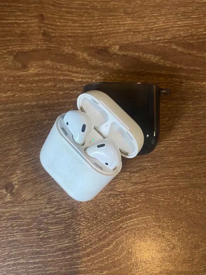 Audífonos inalámbricos con estuche de carga - 3