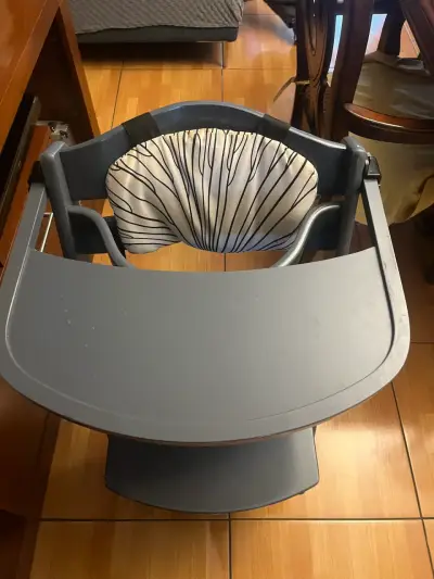 Silla alta para bebé de madera gris - miniatura 2