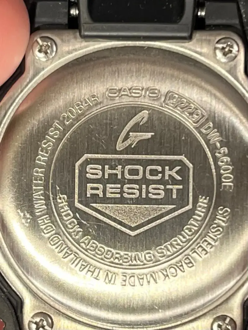 Reloj Casio G-Shock DW-5600E Resistente al Agua - 4