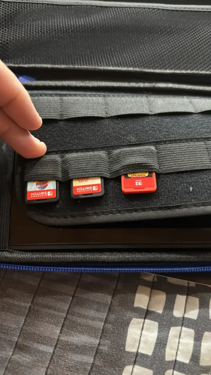Consola portátil con juegos y estuche como nuevo - 4