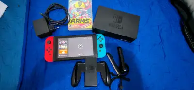 Consola Nintendo Switch con juego ARMS y accesorios - miniatura 1