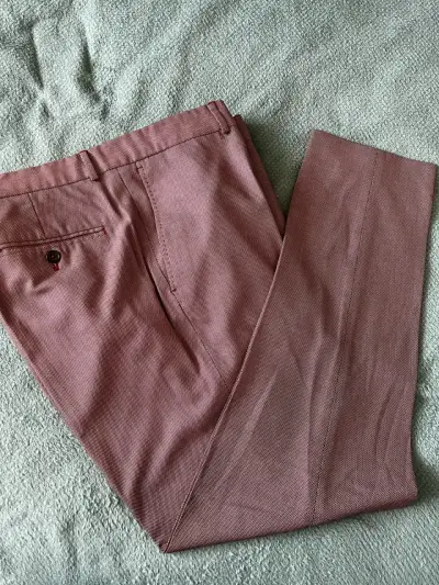 Pantalones de vestir Zara Man color burdeos - miniatura 1