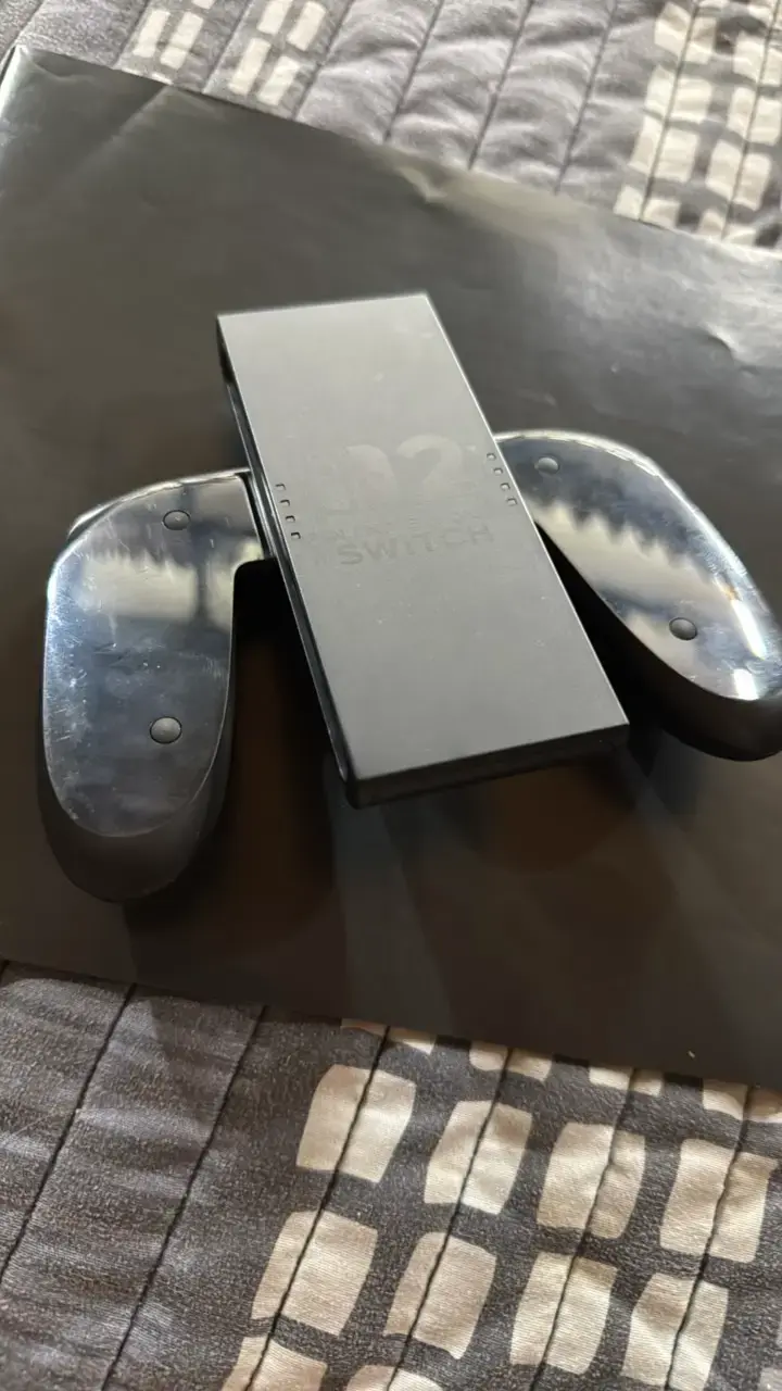 Consola portátil con juegos y estuche como nuevo - 5