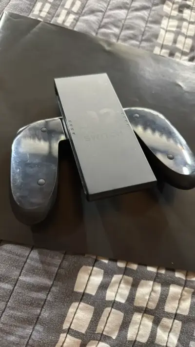 Consola portátil con juegos y estuche como nuevo - miniatura 5
