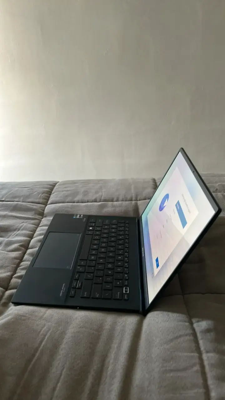 Notebook ASUS Zenbook Q409Z i5 256GB QLED 2.8K - 3