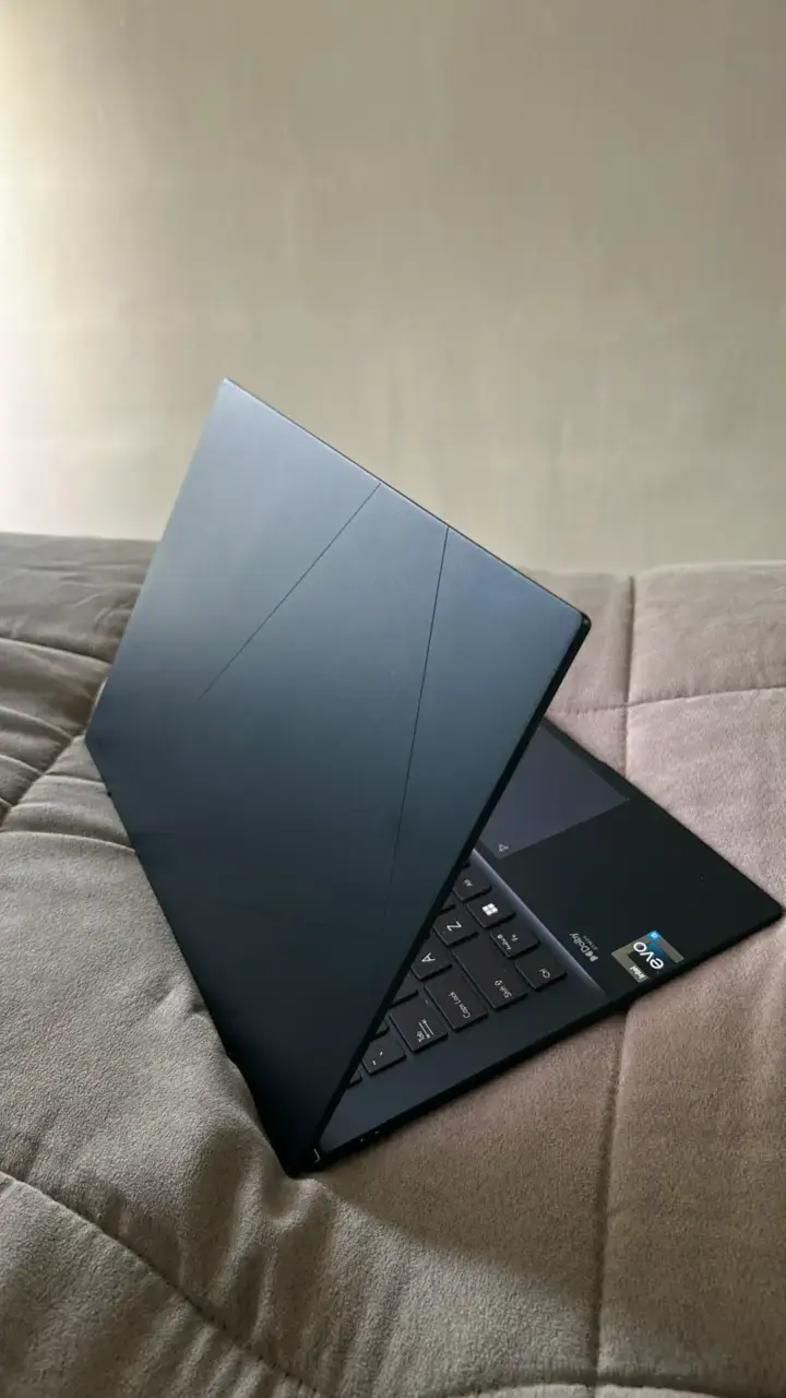 Notebook ASUS Zenbook Q409Z i5 256GB QLED 2.8K - 4