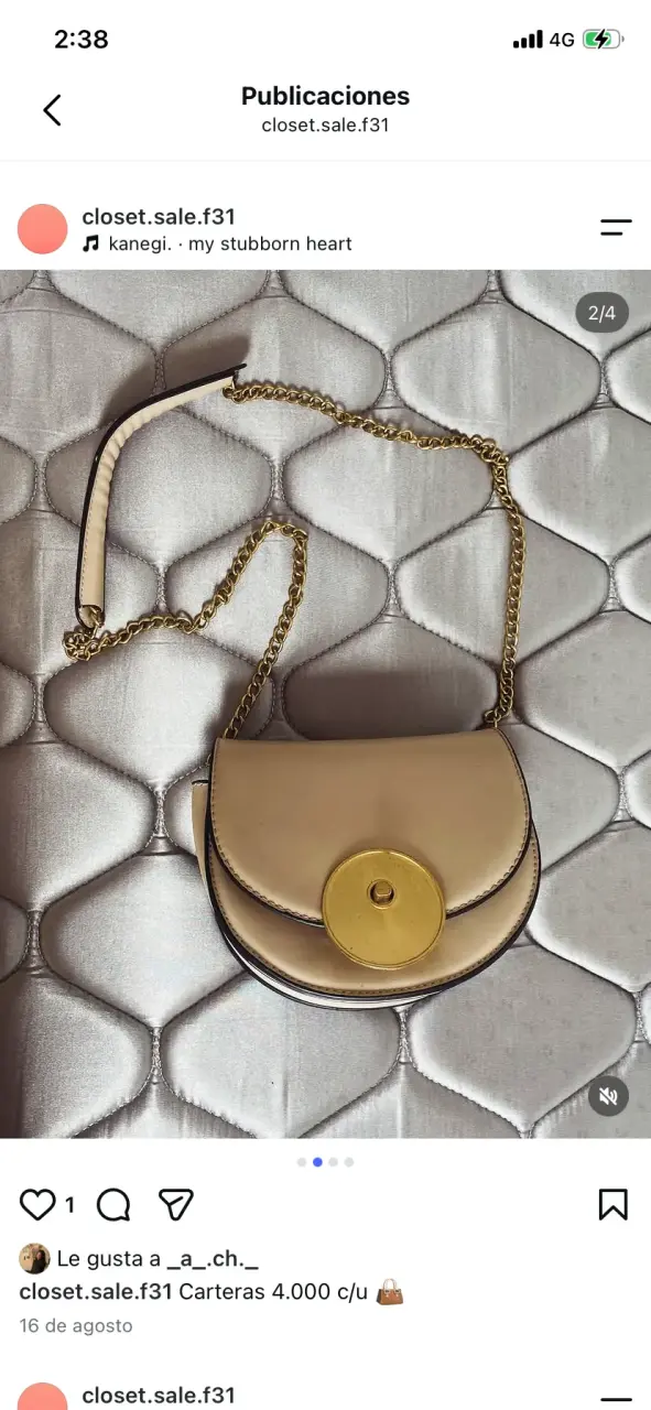 Cartera beige con cadena dorada