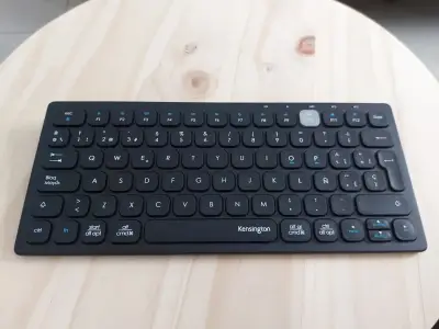 Teclado inalámbrico compacto Kensington negro - miniatura 1