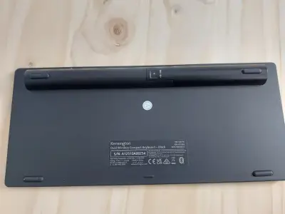 Teclado inalámbrico compacto Kensington negro - miniatura 2