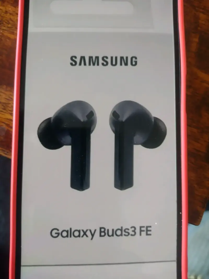 Audífonos Inalámbricos Samsung Galaxy Buds3 FE Negros - 1