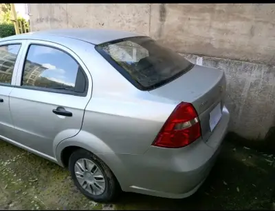 Auto Chevrolet Aveo en buen estado general - miniatura 1