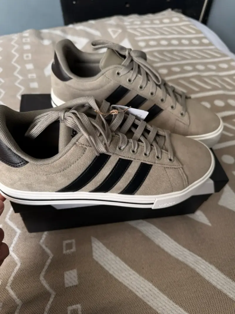 Zapatillas Adidas Daily 4.0 beige y negras - 2