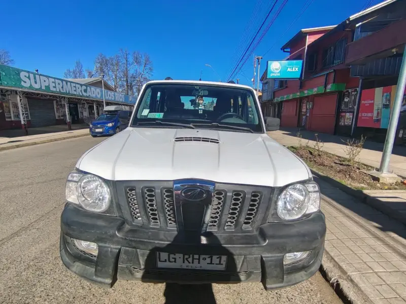 Camioneta SUV Mahindra Scorpio 4x4 en buen estado - 2