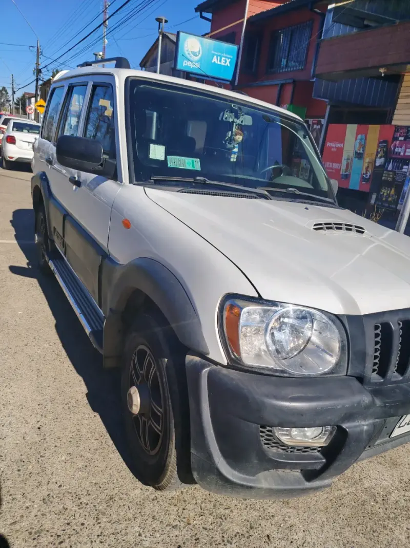 Camioneta SUV Mahindra Scorpio 4x4 en buen estado - 3