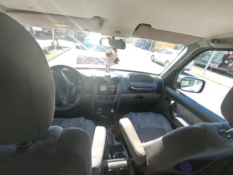 Camioneta SUV Mahindra Scorpio 4x4 en buen estado - 4