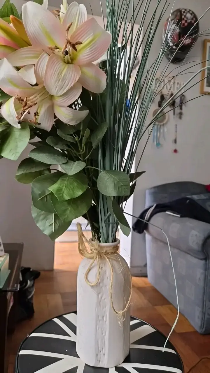 Florero decorativo con flores artificiales - 3