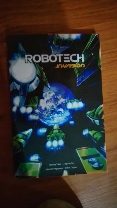 Cómic Robotech Invasion en buen estado - miniatura 1