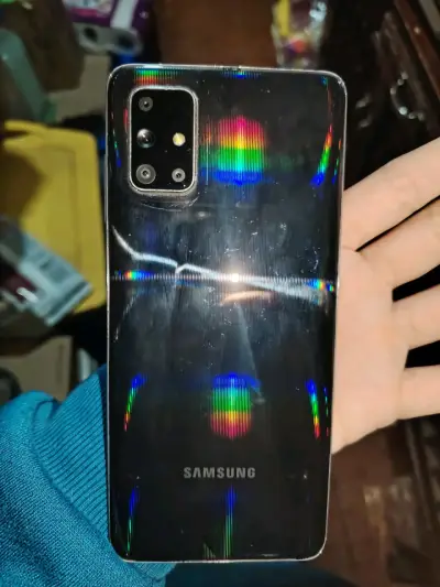 Smartphone Samsung Galaxy A71 en buen estado - miniatura 2