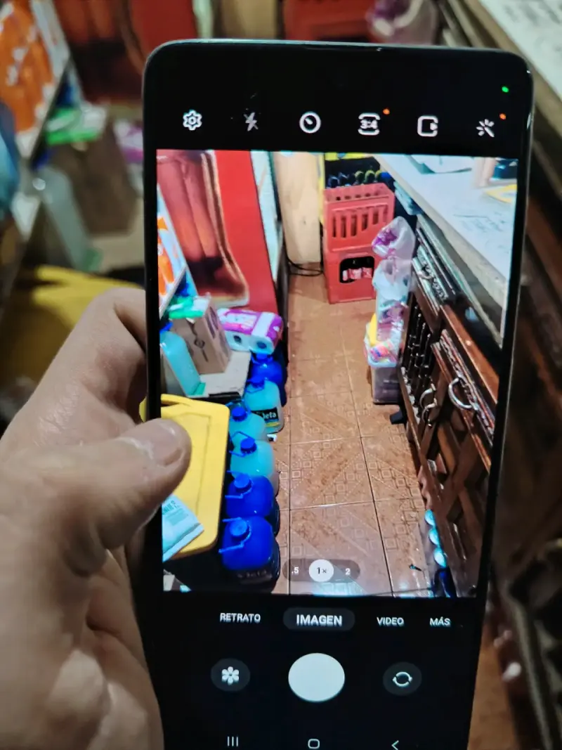 Smartphone Samsung Galaxy A71 en buen estado - 3