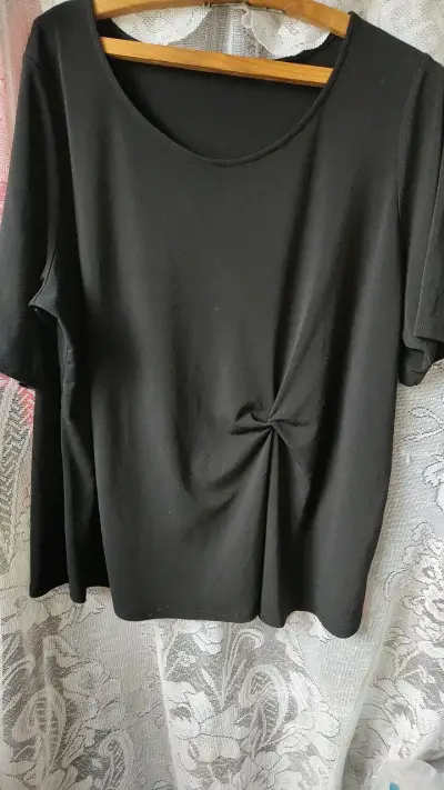 Blusas y tops para mujer en varios estilos - miniatura 1