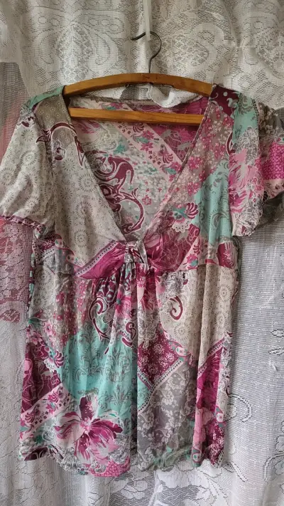 Blusas y tops para mujer en varios estilos - miniatura 3