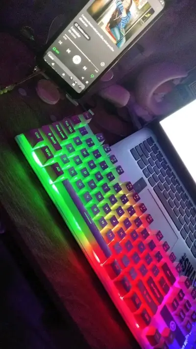 Teclado mecánico RGB retroiluminado - miniatura 2