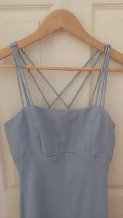 Vestido largo azul lavanda con tirantes cruz - miniatura 4