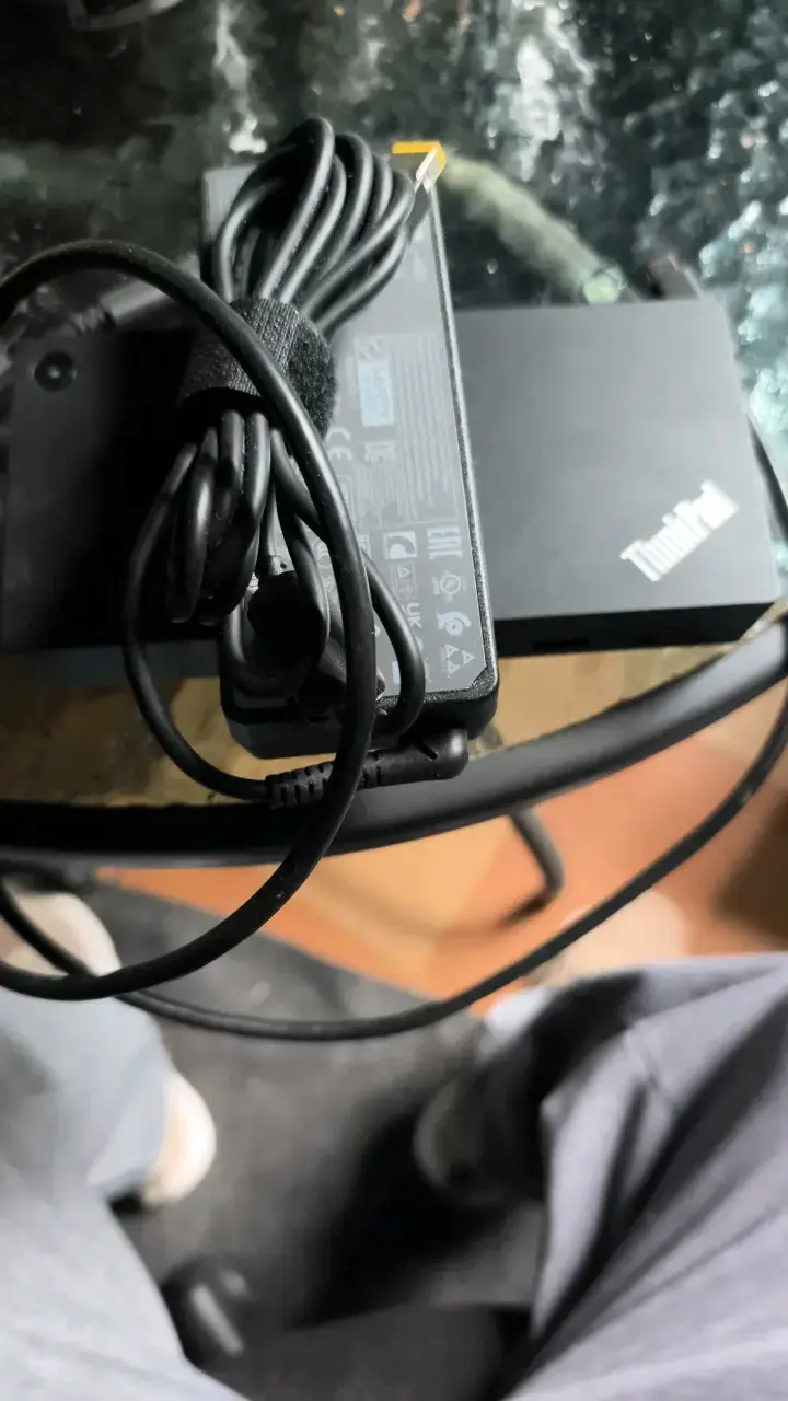 Docking Station Lenovo ThinkPad con múltiples puertos - 1