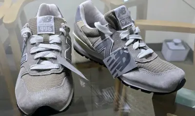 Zapatillas New Balance 996 Gris Hombre - miniatura 1