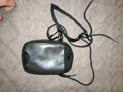 Bolso bandolera negro Converse pequeño - miniatura 2