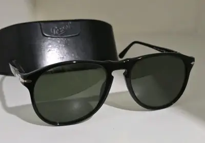 Gafas de Sol Persol Negras Clásicas - miniatura 1