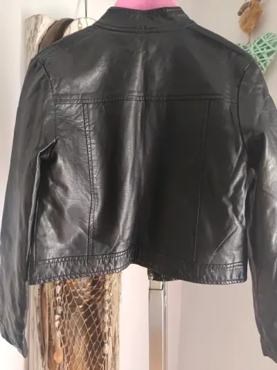 Chaqueta de cuero sintético negra para niña - miniatura 3