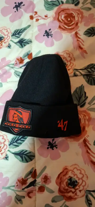 Gorro negro Colo-Colo con logo bordado - miniatura 2