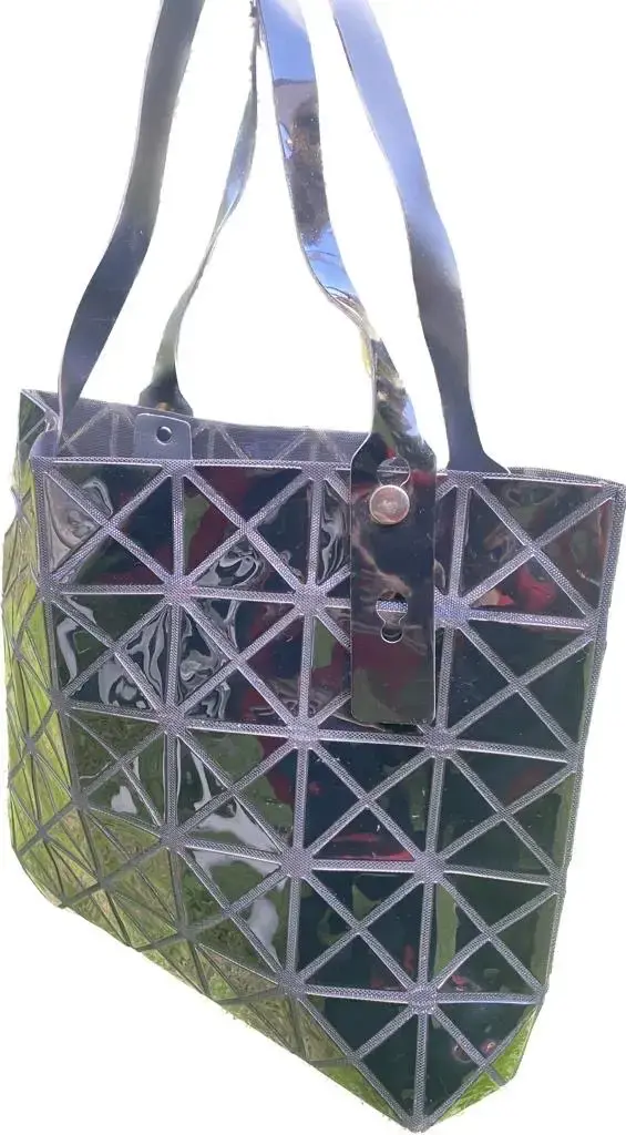 Bolso tote geométrico negro brillante - 2