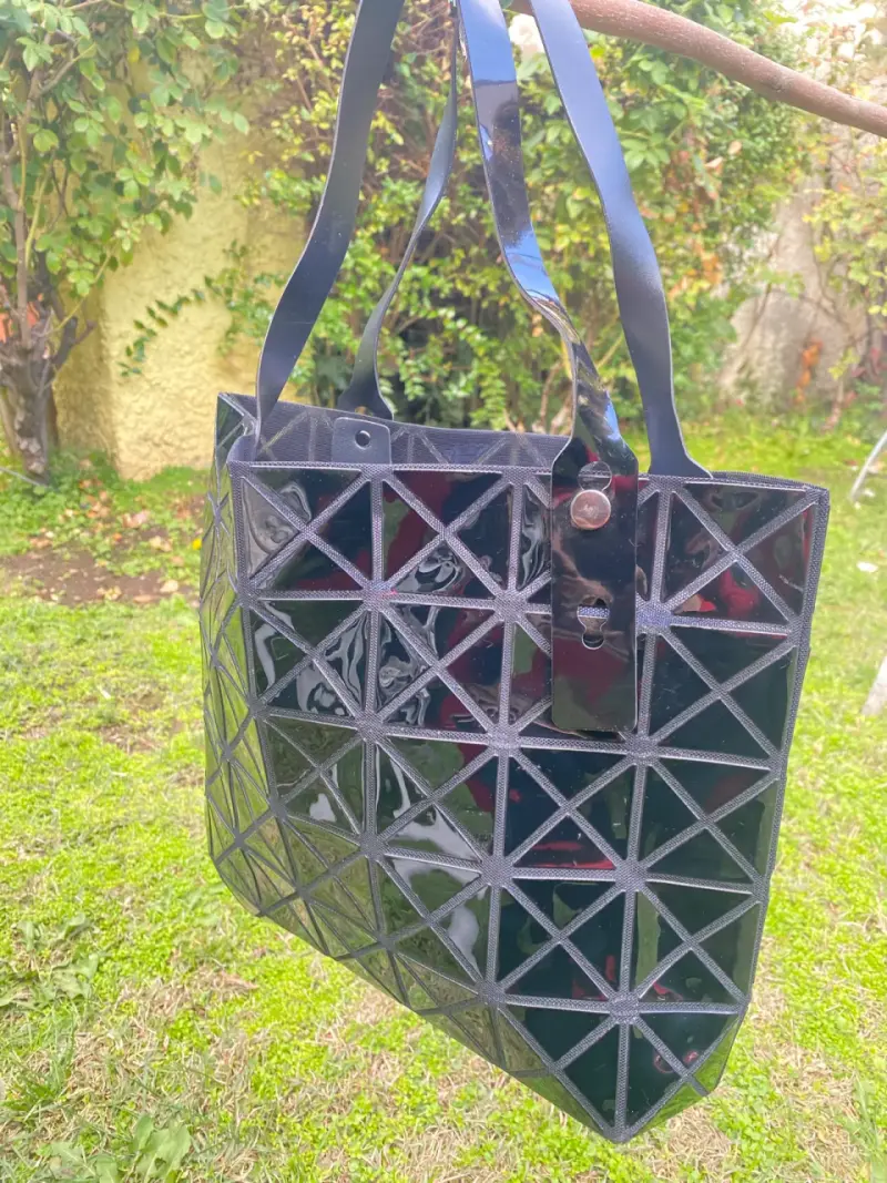 Bolso tote geométrico negro brillante - 3