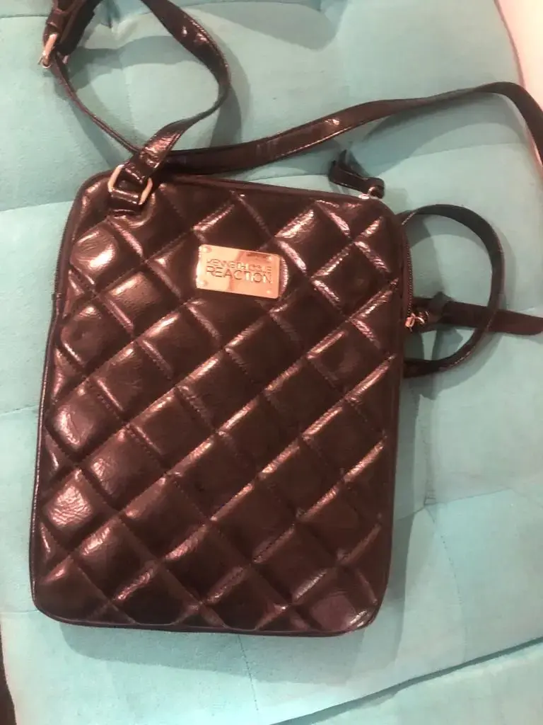Bolso cruzado negro acolchado Kenneth Cole Reaction - 1