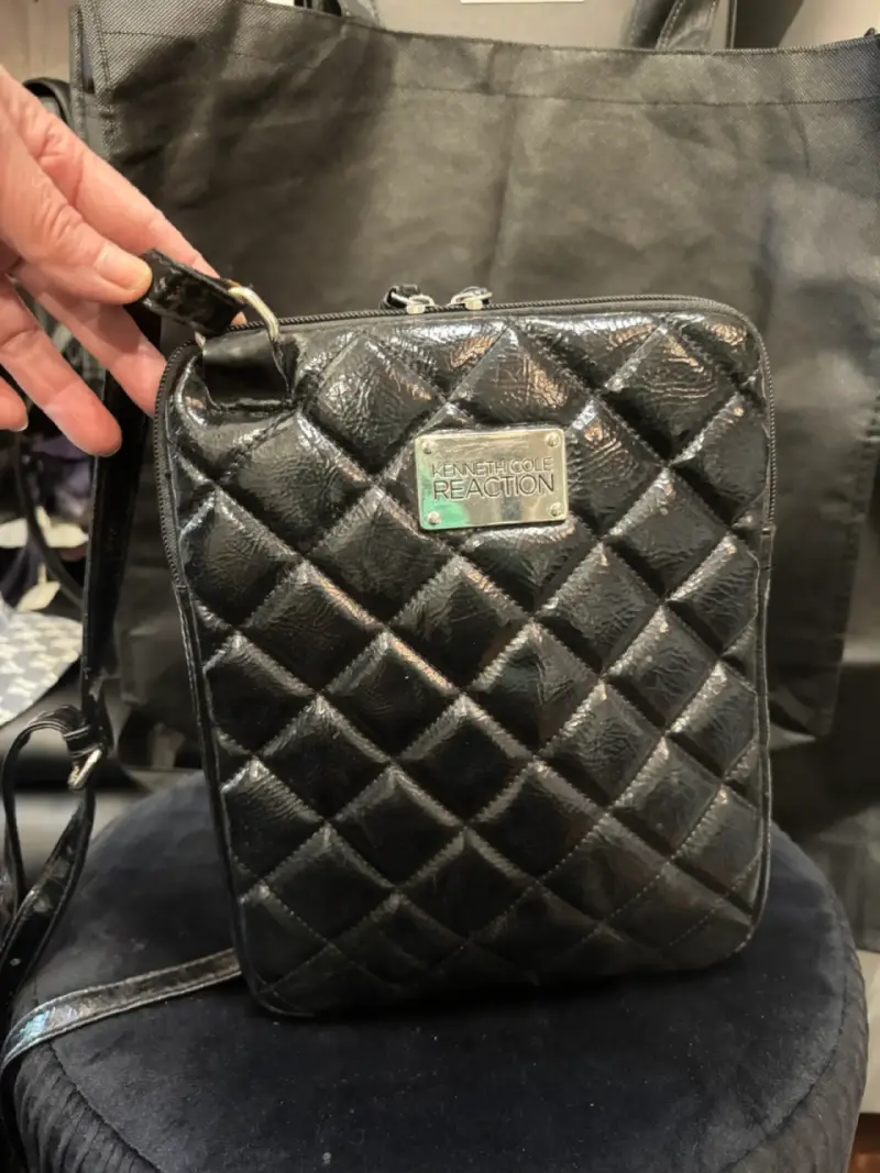 Bolso cruzado negro acolchado Kenneth Cole Reaction - 4