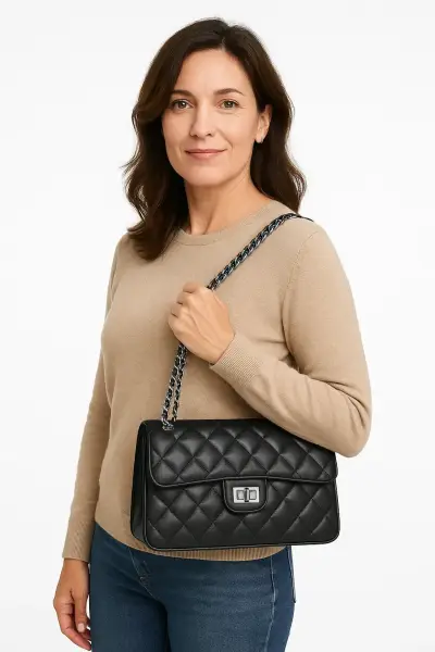 Cartera negra acolchada con cadena metálica - miniatura 2