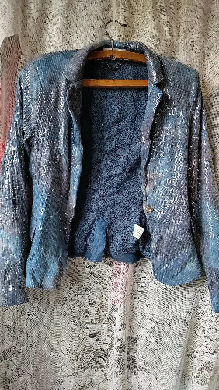 Chaqueta de lentejuelas azul y mucho mas - 1