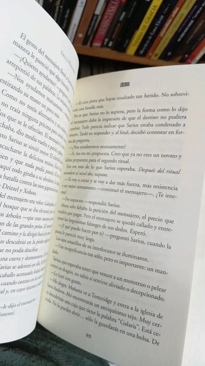 Libro Erebos de U. Poznanski en buen estado - 3