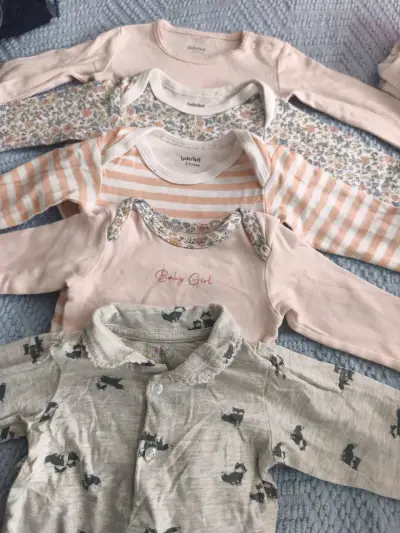 Conjunto de 8bodies para bebé niña 3-6 y 6-9 meses - miniatura 2